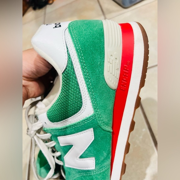 NEW BALANCE FOR J CREW 574 SNEAKERS IN VARSITY GREEN VELOCITY
Size 14 - Picture 7 of 12